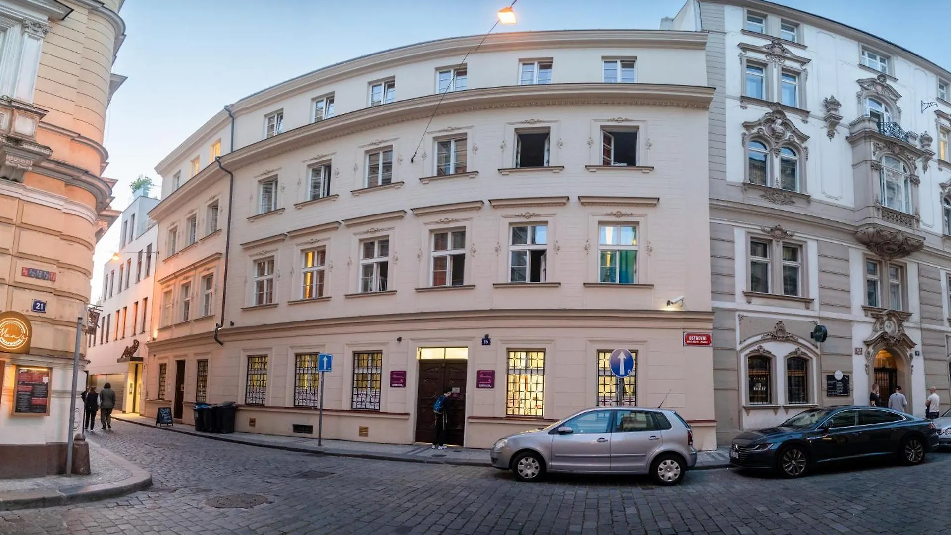 Hostel Safestay Prague Charles Bridge